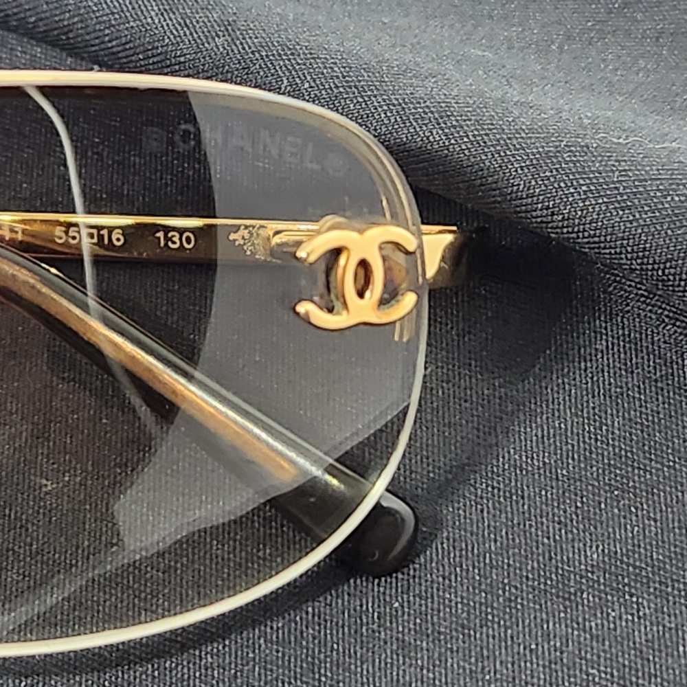 Chanel Sunglasses in pristine condition, exhibiting no blemishes. Model CH4099 - Picture 11 of 13